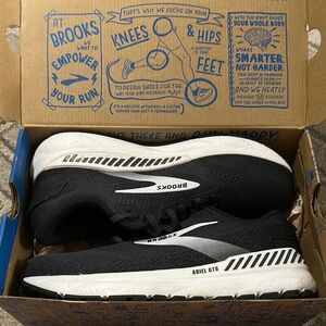 Brooks Ariel GTS 24 Black and White Athletic Shoes with Breathable Mesh